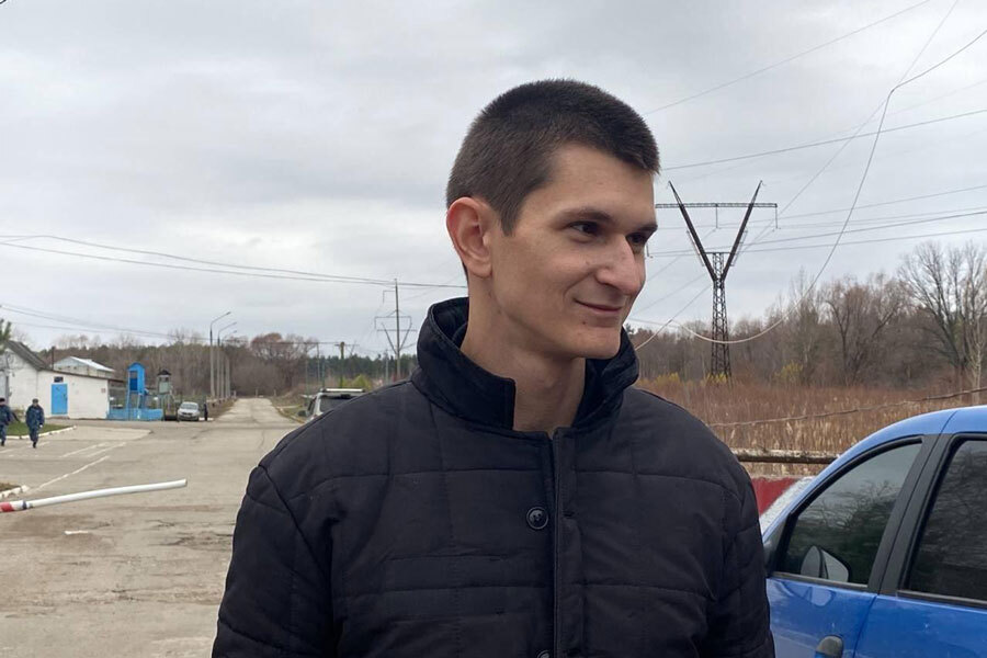 Ян Сидоров после освобождения из колонии, 3 ноября 2021 года / Фото: Idel.Реалии Ян Сидоров после освобождения из колонии, 3 ноября 2021 года / Фото: Idel.Реалии