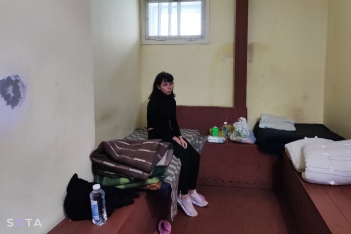 Наталья Перова в камере ОВД. 2 июня 2022 год / Фото: SOTA