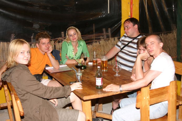 Anastasia Karimova (most to the left), Andrei Pivovarov (to the right in a striped t-shirt) and Denis Legezo (most to the right) on the "Foros-2007" forum / Photo: ervix.livejournal.com/275119.html