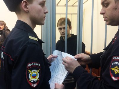 В чем обвиняют Мифтахова: дело о разбитом окне. Хронология
