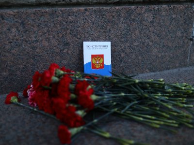 Одиночные пикеты против изменения Конституции в Петербурге и Москве. Онлайн