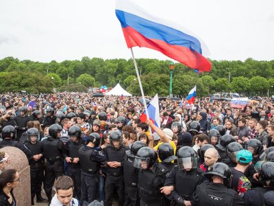 «Он нам не царь»: акции сторонников Навального 5 мая